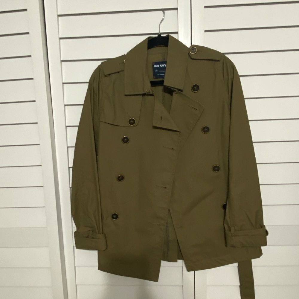 Old Navy Women’s Olive short trench style Coat
